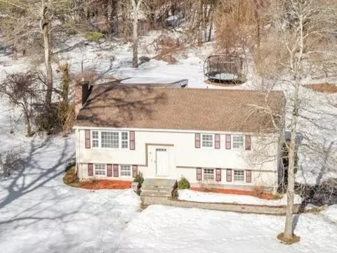 11 Juniper Brook Rd, Northborough, MA 01532