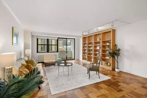 2 Hawthorne Pl #16M, Boston, MA 02114