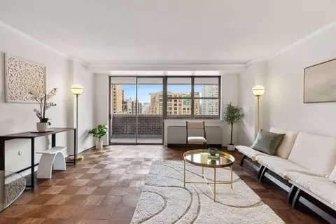 2 Hawthorne Pl #8C, Boston, MA 02114