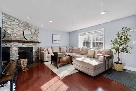 5 Meadowhill Ct #47, Easton, MA 02375