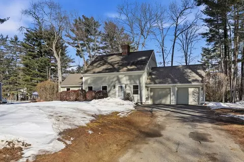 8 Aloha Dr, Hadley, MA 01035