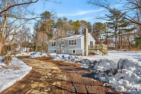585 Old Falmouth Rd, Marstons Mills, MA 02648