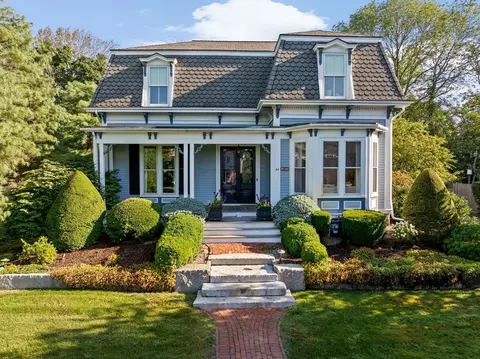84 Elm St, Cohasset, MA 02025