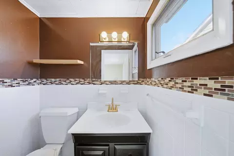 Bath - 12 Eade St, Lynn, MA 01902 photo 1 of 2