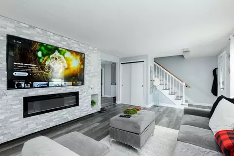 Living - 16 Vincent Cir, Worcester, MA 01604 photo 3 of 3
