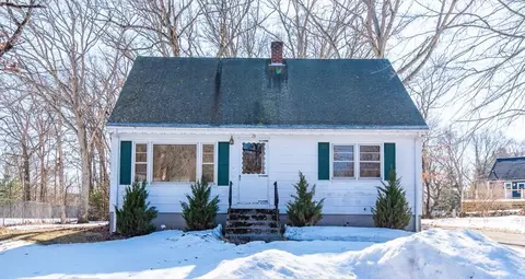 13 Dawes St, Blackstone, MA 01504