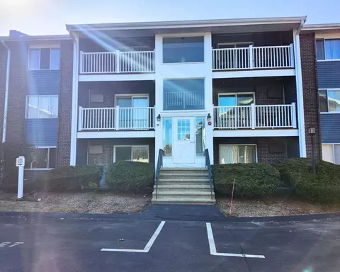 11 Woodcrest Ct #5, Weymouth, MA 02190
