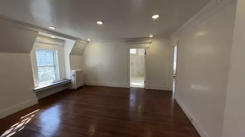 Living - 194 Sumner Ave, Springfield, MA 01108 photo 6 of 7