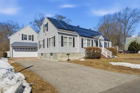 37 Saint Paul St, Lowell, MA 01851