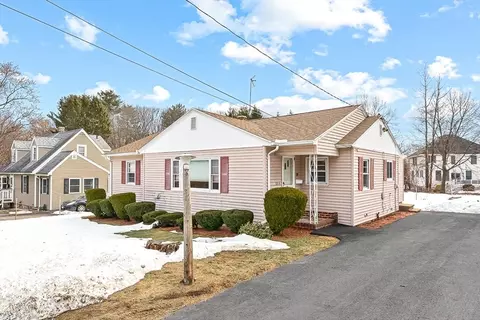 65 Arthur St, Methuen, MA 01844