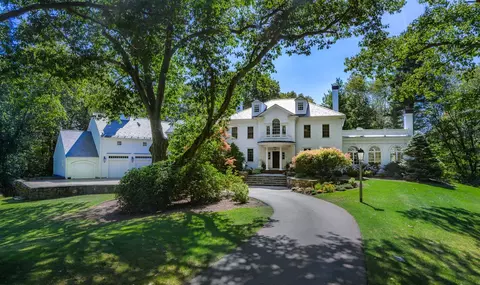 32 Sears Rd, Southborough, MA 01772
