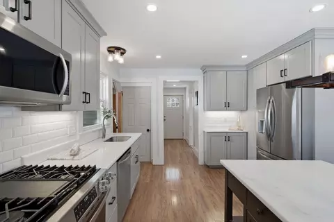 18 Wadsworth St, Danvers, MA 01923 photo 5