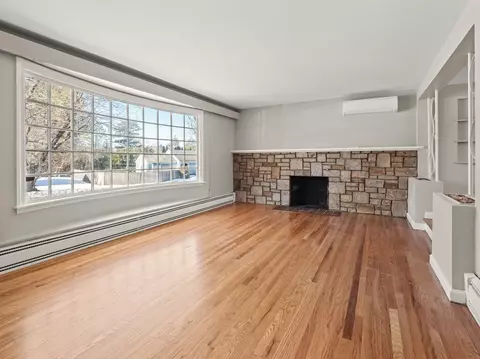 Living - 42 Ellis Dr, Worcester, MA 01609 photo 2 of 8