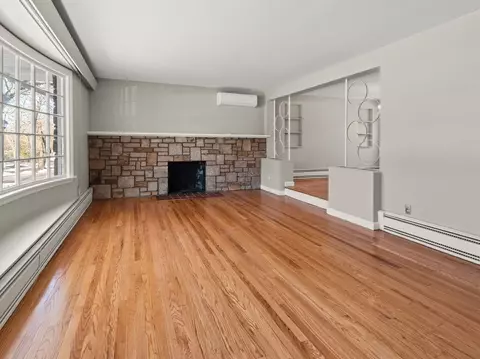 Living - 42 Ellis Dr, Worcester, MA 01609 photo 3 of 8