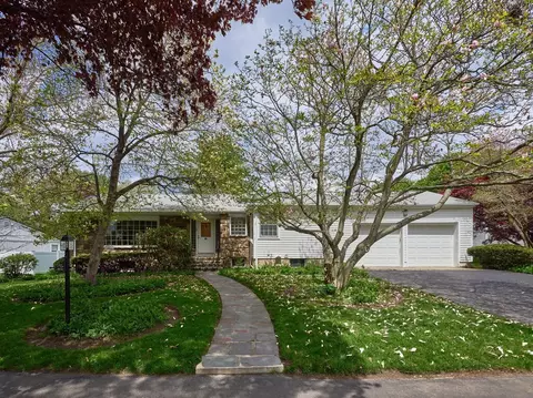 42 Ellis Dr, Worcester, MA 01609