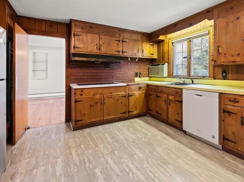 Kitchen - 42 Ellis Dr, Worcester, MA 01609 photo 2 of 4