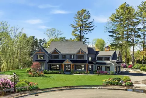 9 Tuttle Ln, Lynnfield, MA 01940
