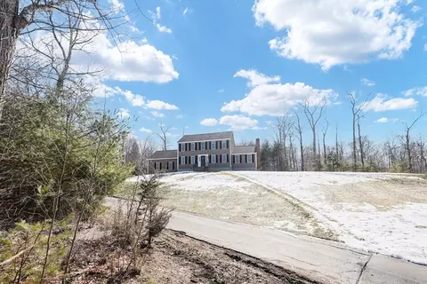 30 Chocolog Rd, Uxbridge, MA 01569