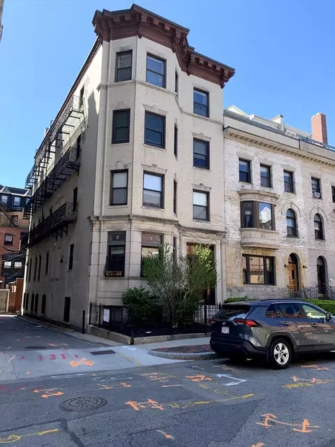 65 Hemenway St #1, Boston, MA 02115