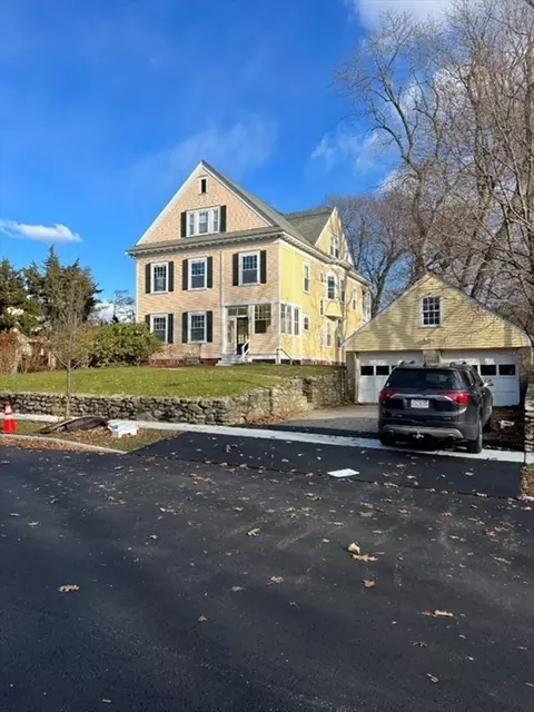 73 Moore Ave, Worcester, MA 01602