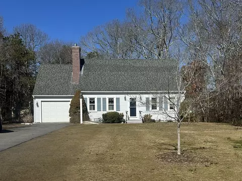 19 Tiller Dr, Falmouth, MA 02536