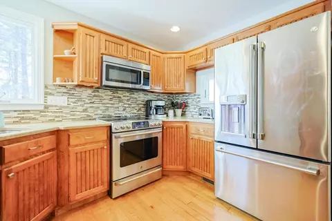 55 Northbridge Rd, Mendon, MA 01756 photo 11