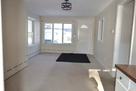 40 Flora Rd, Attleboro, MA 02703 photo 3