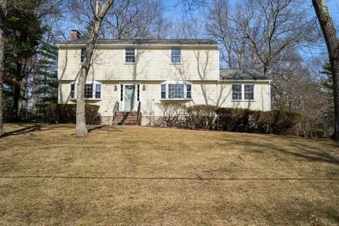 40 Locust Dr, Westwood, MA 02090