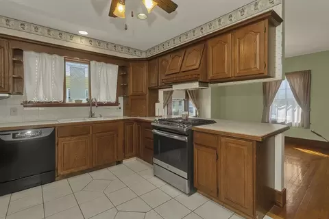57 Lyndale St, Springfield, MA 01108 photo 16