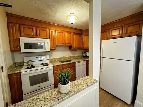 Kitchen - 15 Davis Rd #B11, Acton, MA 01720 photo 2 of 2