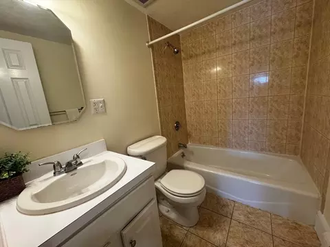 Bath - 15 Davis Rd #B11, Acton, MA 01720 photo 1 of 1