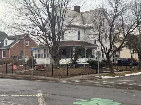 2129 Northampton St, Holyoke, MA 01040