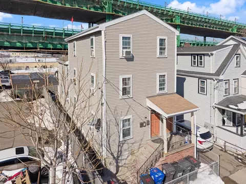 74 Chestnut St, Chelsea, MA 02150