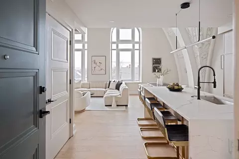 61 Hall St #PH 15, Waltham, MA 02453