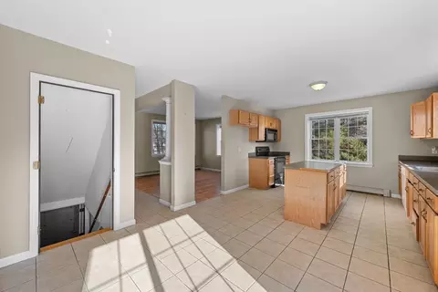 Entry Way - 1 Emma Ln #B, Wareham, MA 02571 photo 2 of 4