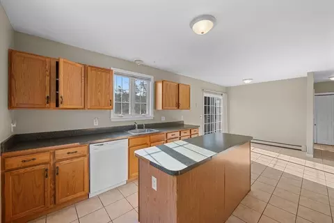 Kitchen - 1 Emma Ln #B, Wareham, MA 02571 photo 1 of 3