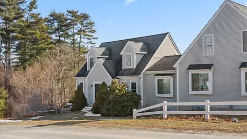 Exterior - 1 Emma Ln #B, Wareham, MA 02571 photo 7 of 8
