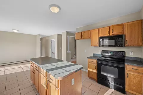 Kitchen - 1 Emma Ln #B, Wareham, MA 02571 photo 2 of 3
