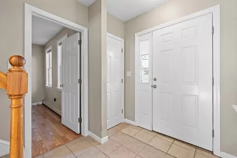 Entry Way - 1 Emma Ln #B, Wareham, MA 02571 photo 4 of 4