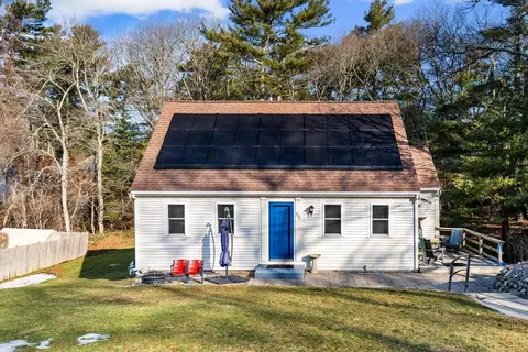 233 Pinecrest Beach Dr, Falmouth, MA 02536