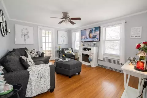 75 Gillette Cir, Springfield, MA 01118 photo 3
