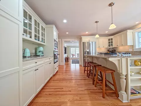 Kitchen - 552 Main St, Cotuit, MA 02635 photo 5 of 7