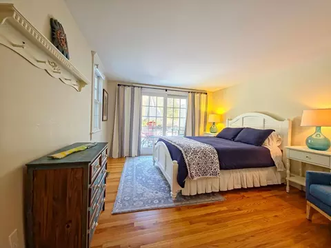 Bedroom - 552 Main St, Cotuit, MA 02635 photo 4 of 9