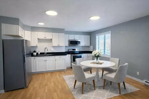 16 Cleveland Pl #11, Gloucester, MA 01930
