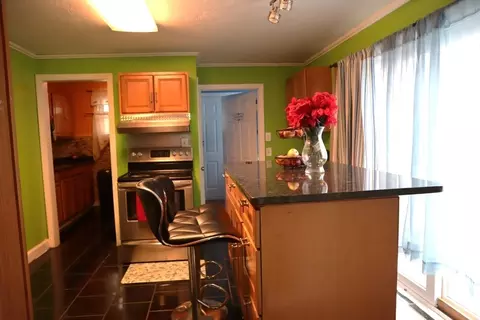 81 Pilgrim Ave, Worcester, MA 01604 photo 6