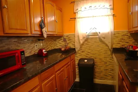 81 Pilgrim Ave, Worcester, MA 01604 photo 9