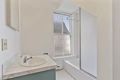 Bath - 35 Middle St #4, Gloucester, MA 01930 photo 2 of 2