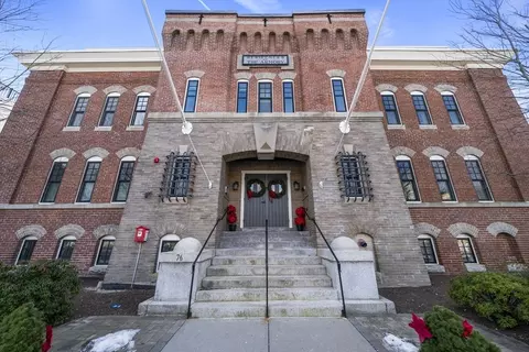 76 Court St #4, Plymouth, MA 02360