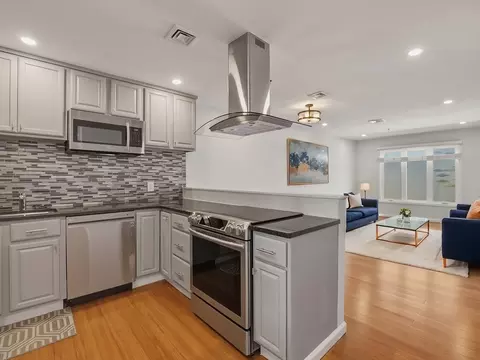 4 Duck Pond Rd #225, Beverly, MA 01915