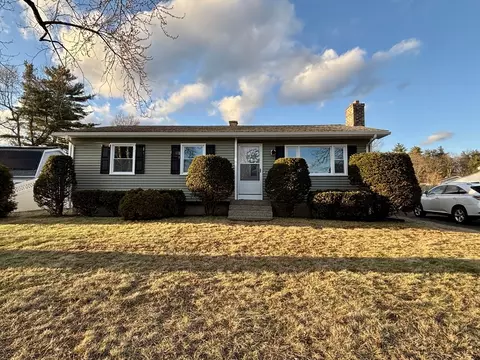 34 Flora St, Springfield, MA 01129